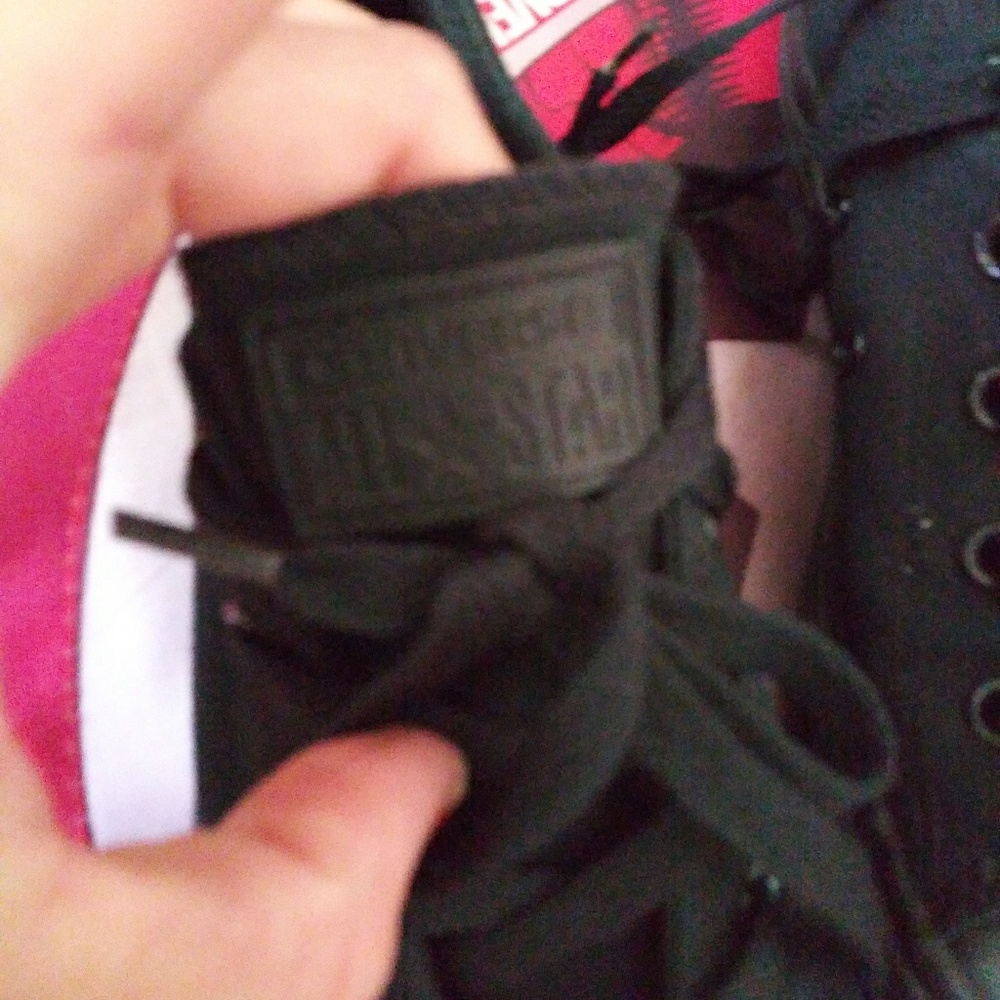 Converse - Picture 2 of 6